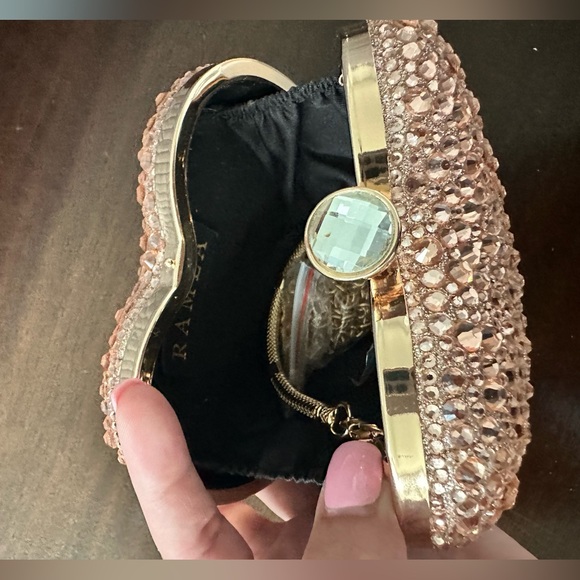 Ramla Champagne Heart Shaped Crystal Clutch/Crossbody NEW - Picture 4 of 6
